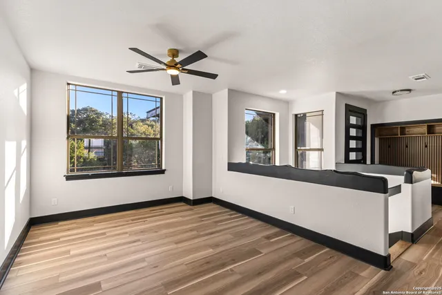 $994,500 | 141 Oak Shore Drive, Canyon Lake, TX 78133