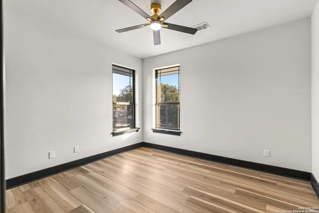 $994,500 | 141 Oak Shore Drive, Canyon Lake, TX 78133