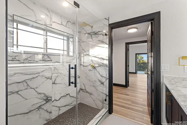 $994,500 | 141 Oak Shore Drive, Canyon Lake, TX 78133