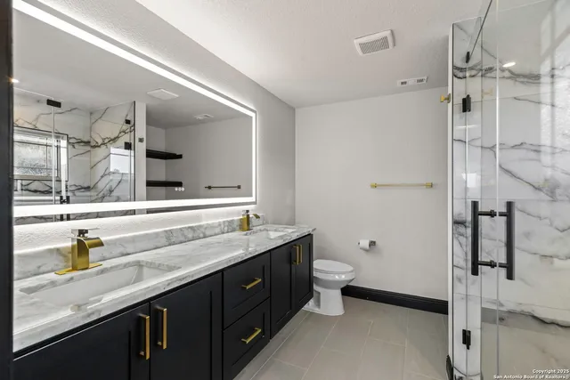 $994,500 | 141 Oak Shore Drive, Canyon Lake, TX 78133