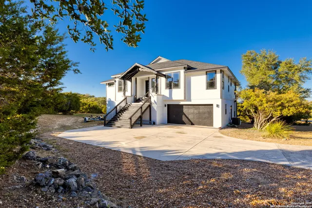 $994,500 | 141 Oak Shore Drive, Canyon Lake, TX 78133