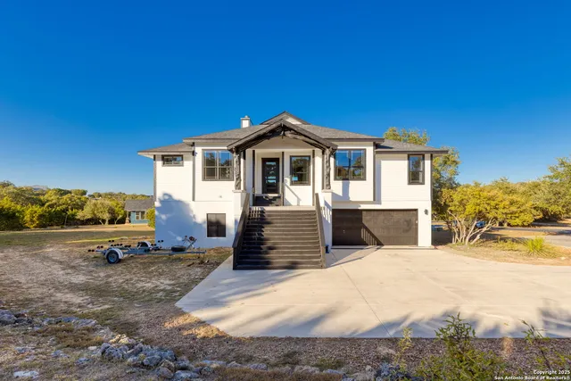 $994,500 | 141 Oak Shore Drive, Canyon Lake, TX 78133