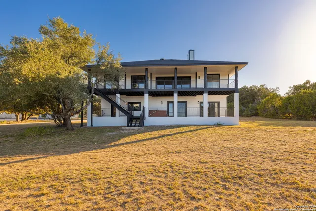 $994,500 | 141 Oak Shore Drive, Canyon Lake, TX 78133