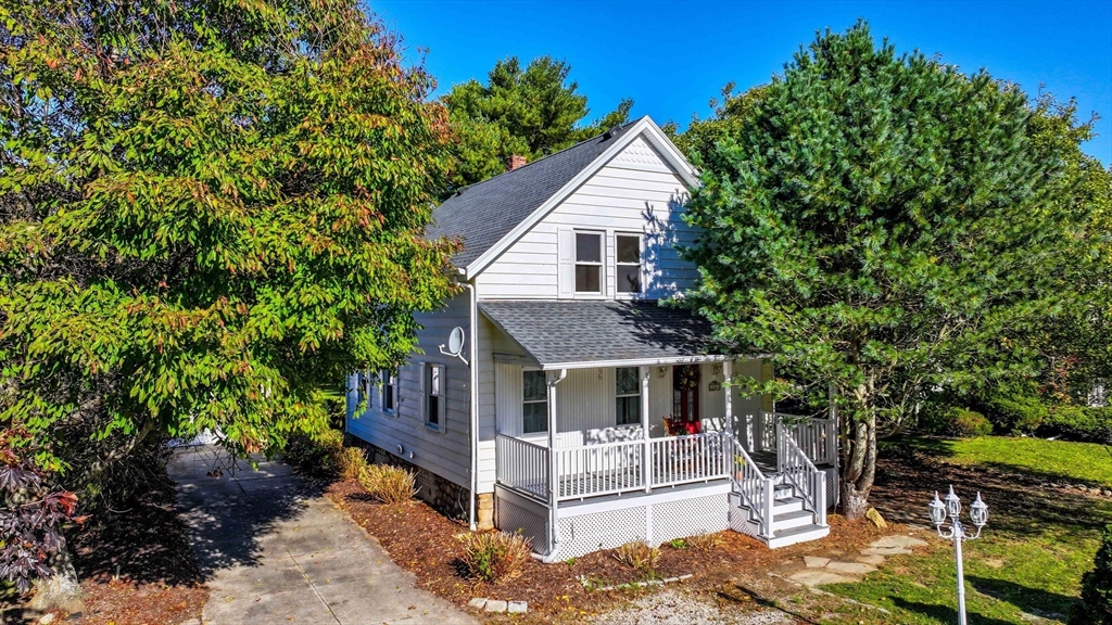 131 Fairhaven Road Mattapoisett, MA 02739 - Photo 1 of 37 Gallery Image 1