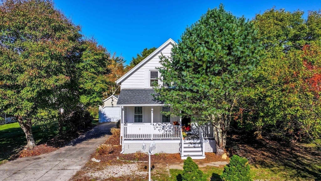 131 Fairhaven Road Mattapoisett, MA 02739 - Photo 8 of 37 Gallery Image 8