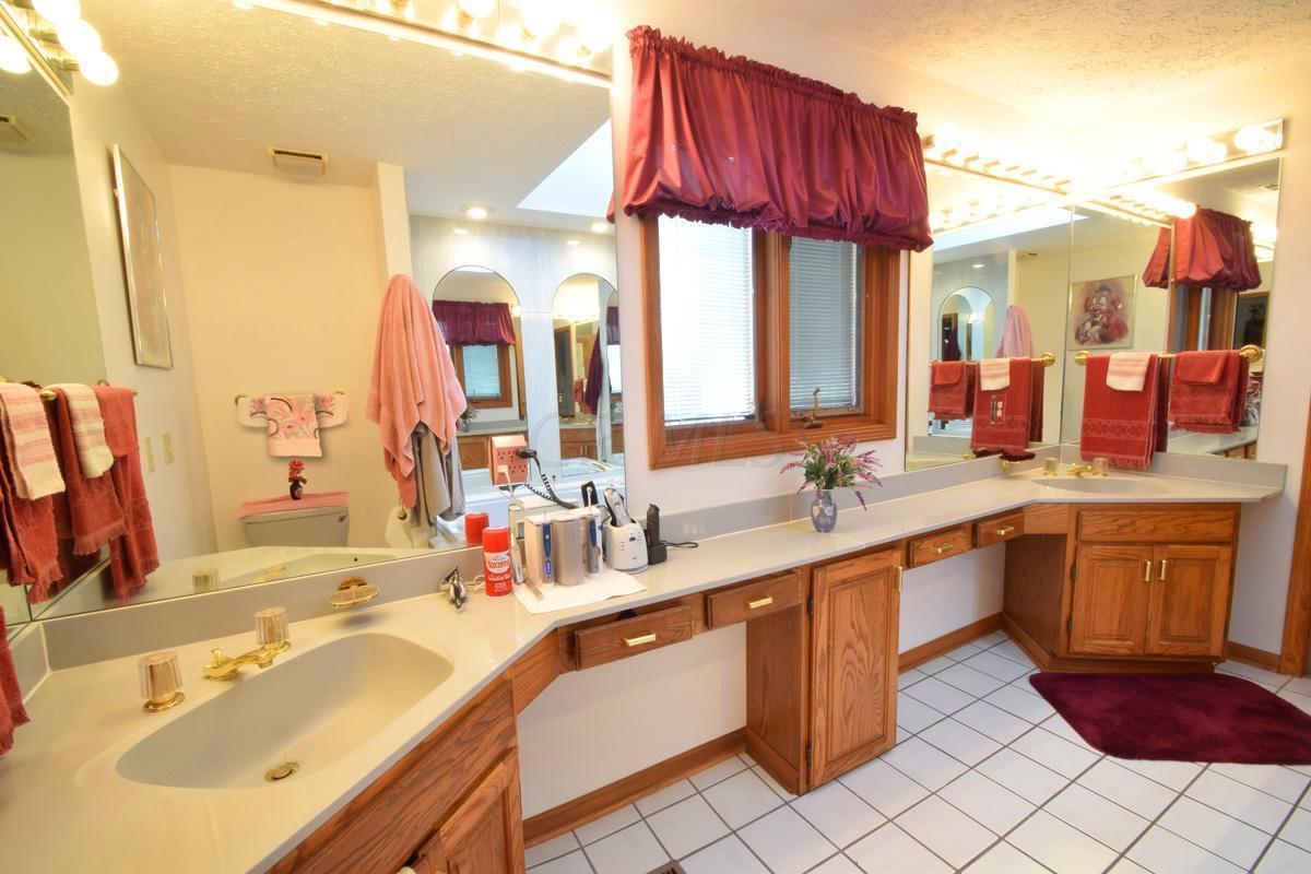 2320 McCutcheon Road Columbus, OH 43219 - Photo 30 of 36