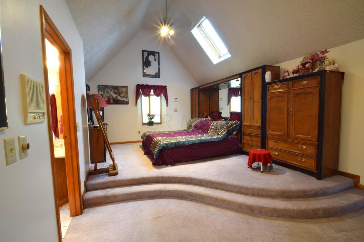2320 McCutcheon Road Columbus, OH 43219 - Photo 8 of 36