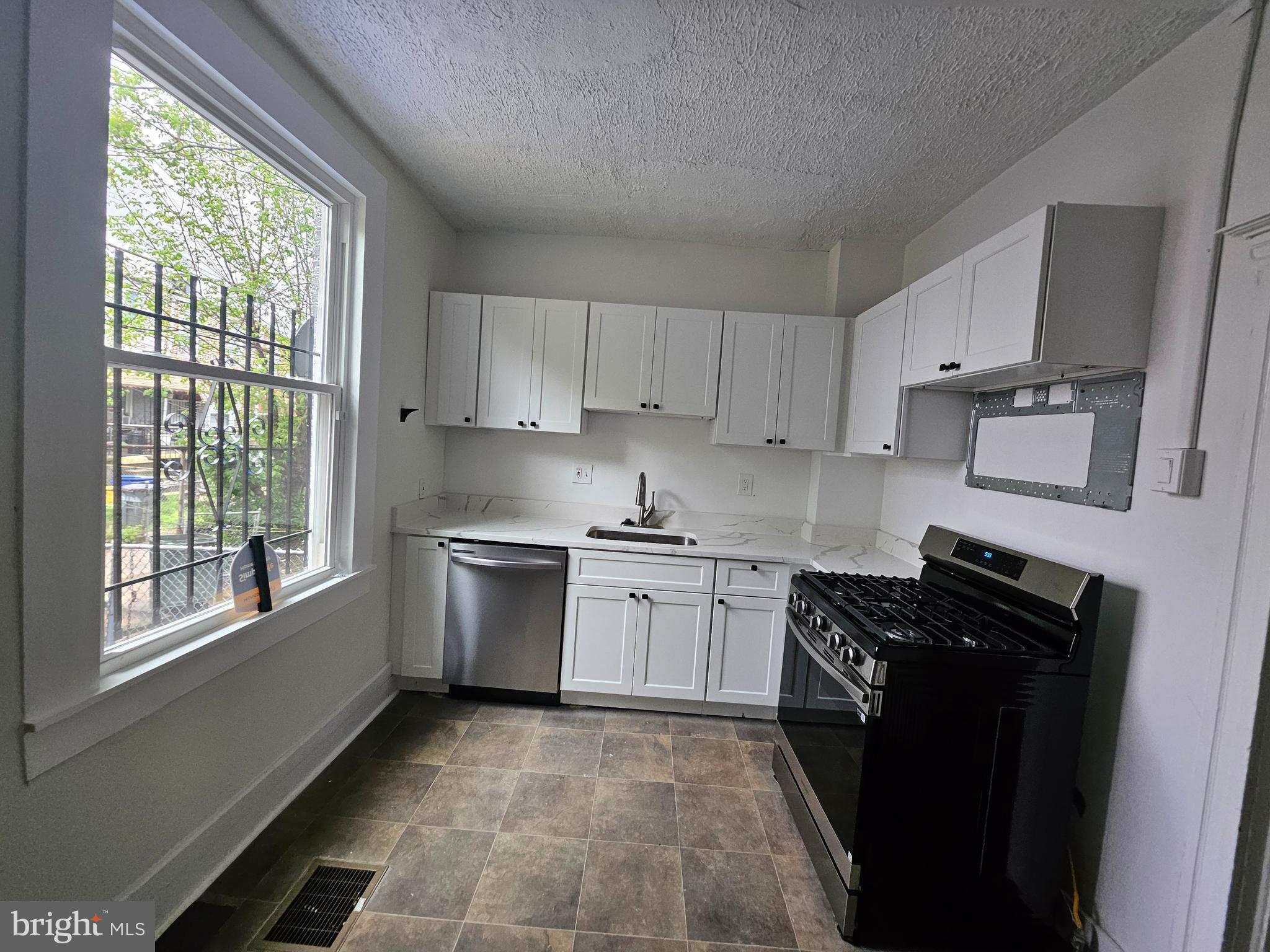3141 Elmora Avenue Baltimore, MD 21213 - Photo 5 of 11