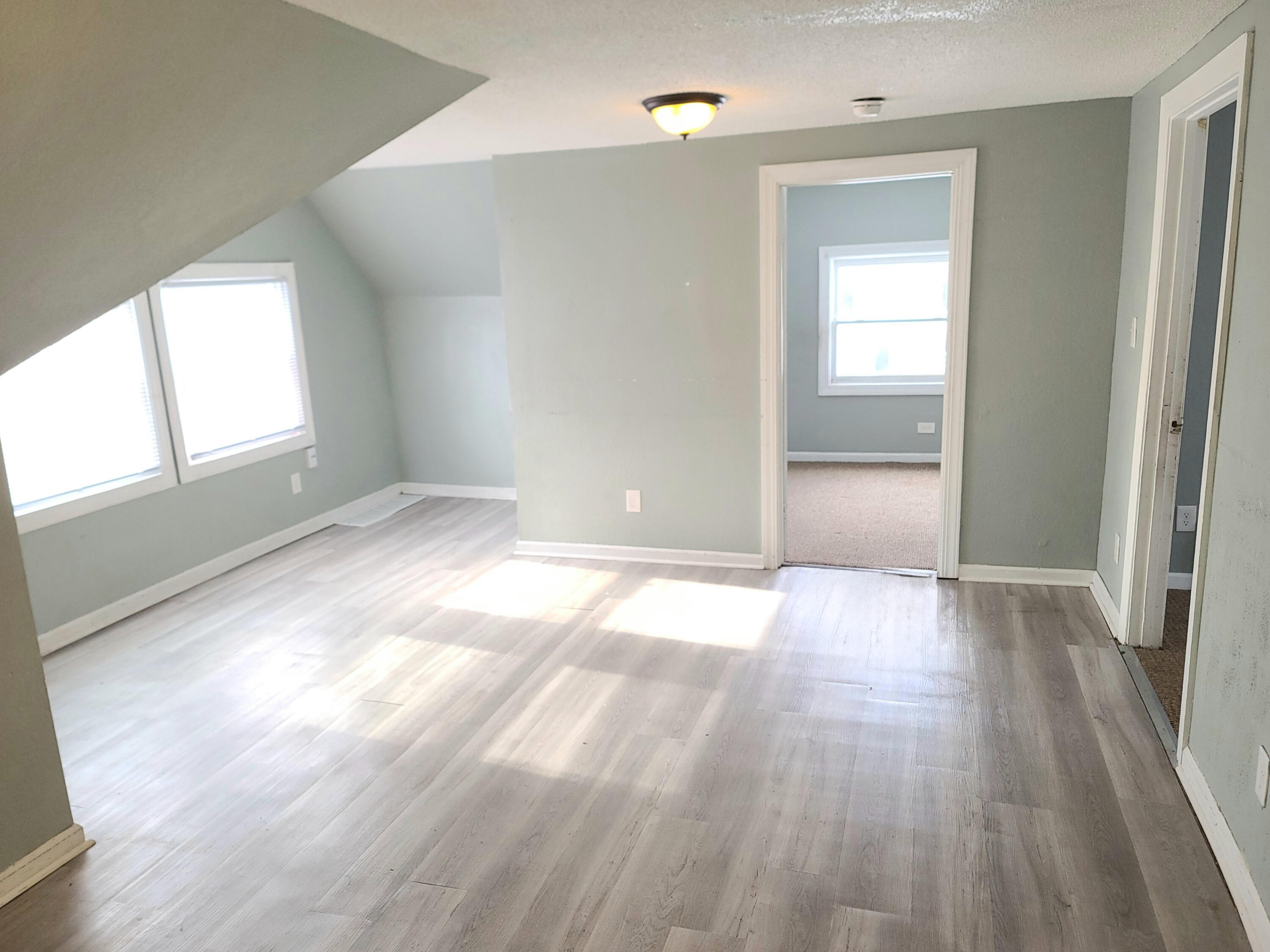 2616 North 38th Street Milwaukee, WI 53210 - Photo 16 of 26 Unit 2 living room (1)