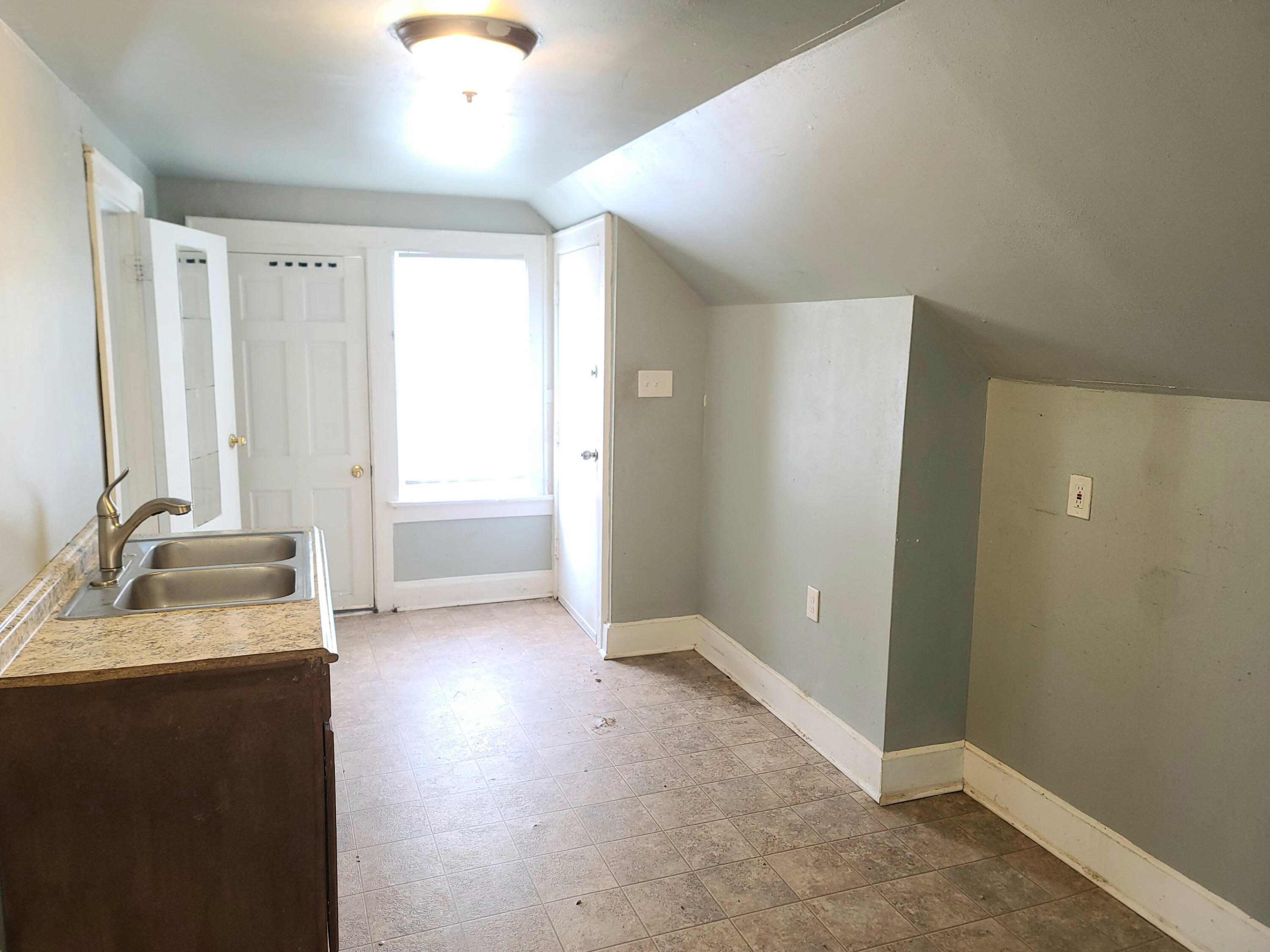 2616 North 38th Street Milwaukee, WI 53210 - Photo 20 of 26 Unit 2 kitchen (1)