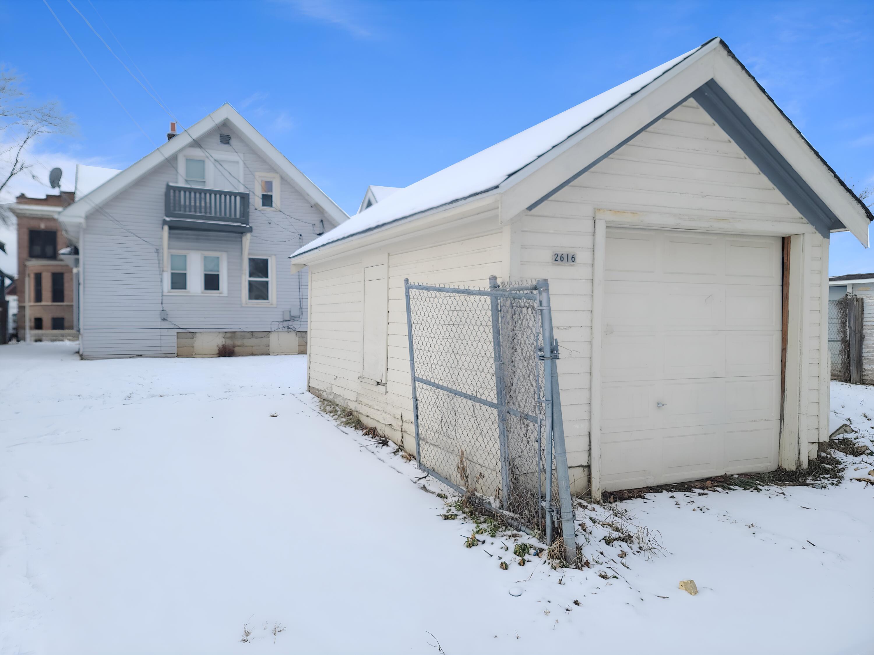 2616 North 38th Street Milwaukee, WI 53210 - Photo 6 of 26 Garage view