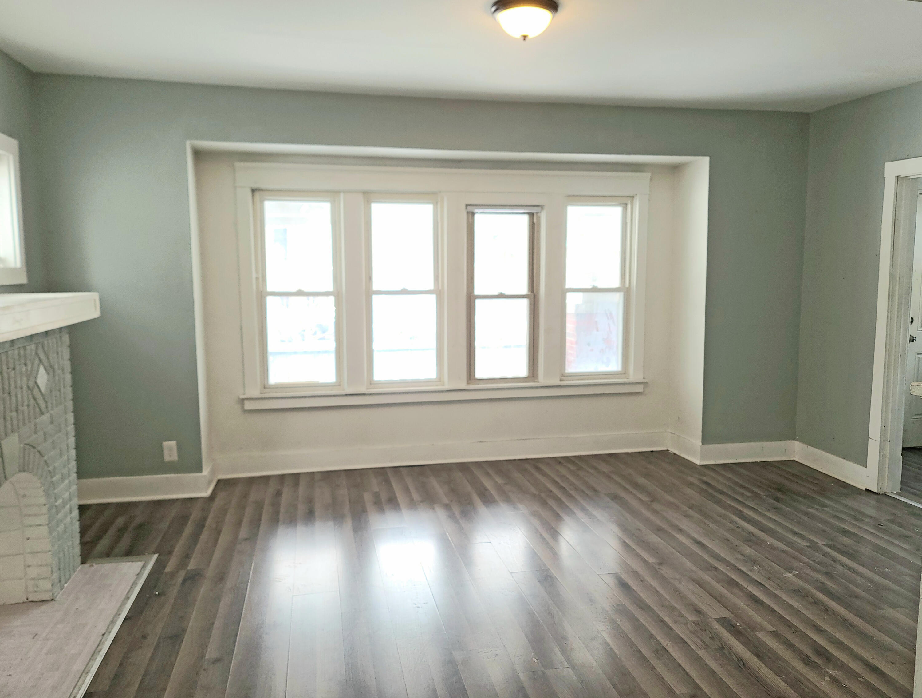 2616 North 38th Street Milwaukee, WI 53210 - Photo 9 of 26 Unit 1 living room (2)