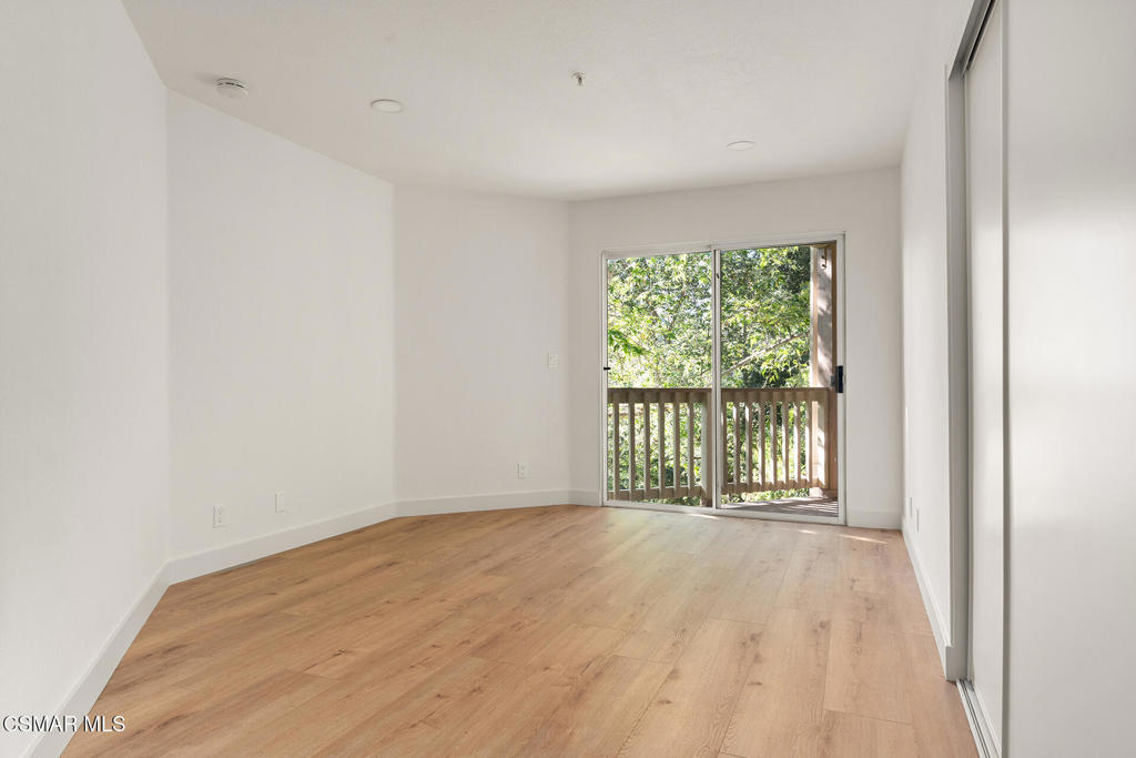 697 Sutton Crest Trail, Unit TL210 Oak Park, CA 91377 - Photo 24 of 37