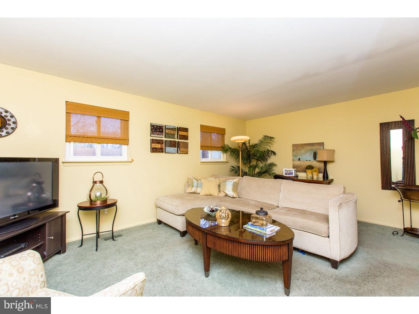 628 Barry Drive Springfield, PA 19064 - Photo 11 of 25 Family Room