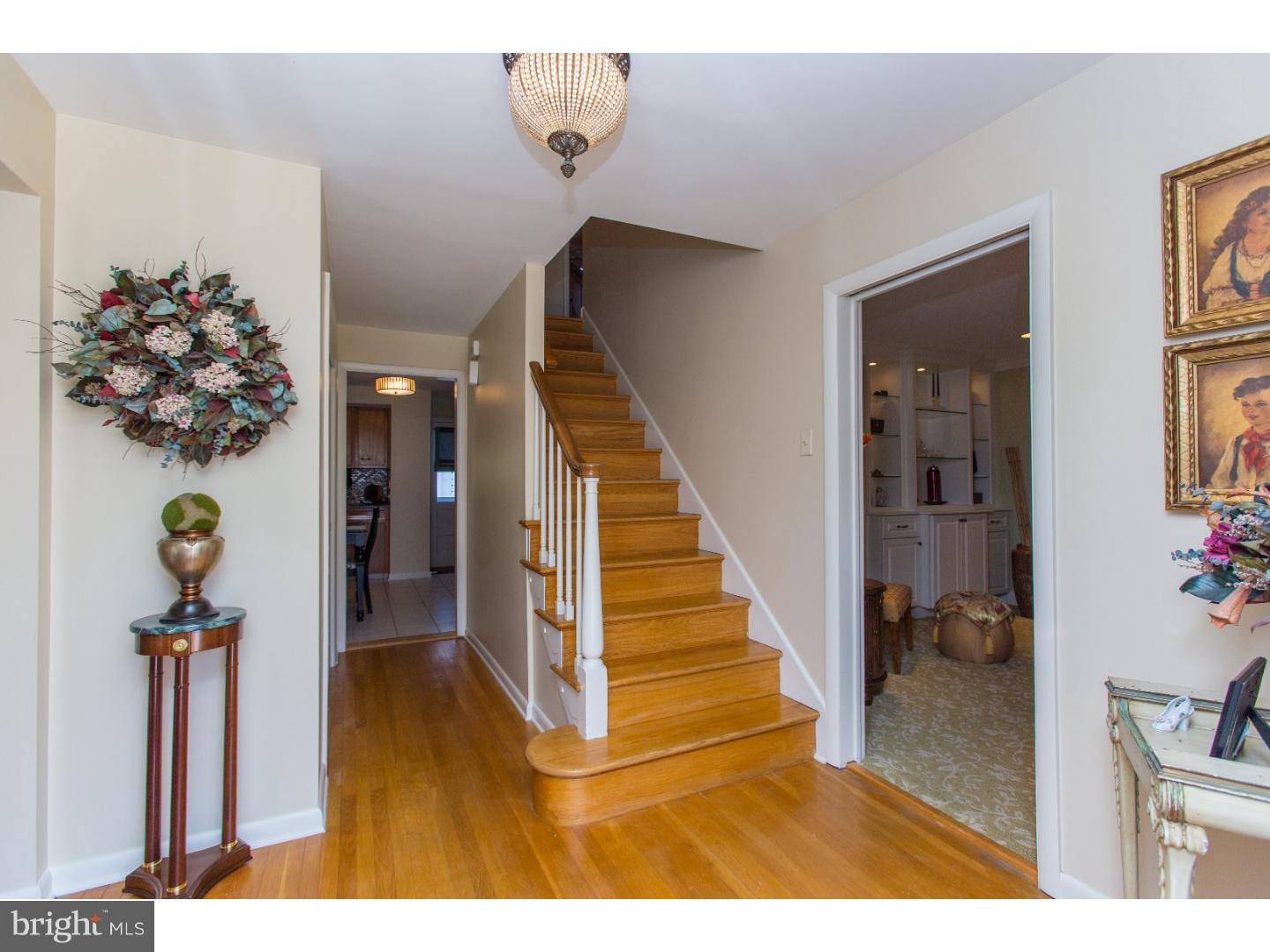 628 Barry Drive Springfield, PA 19064 - Photo 14 of 25 Hallway