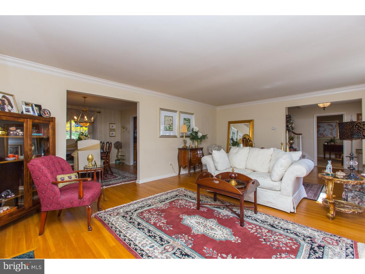 628 Barry Drive Springfield, PA 19064 - Photo 4 of 25 Living Room