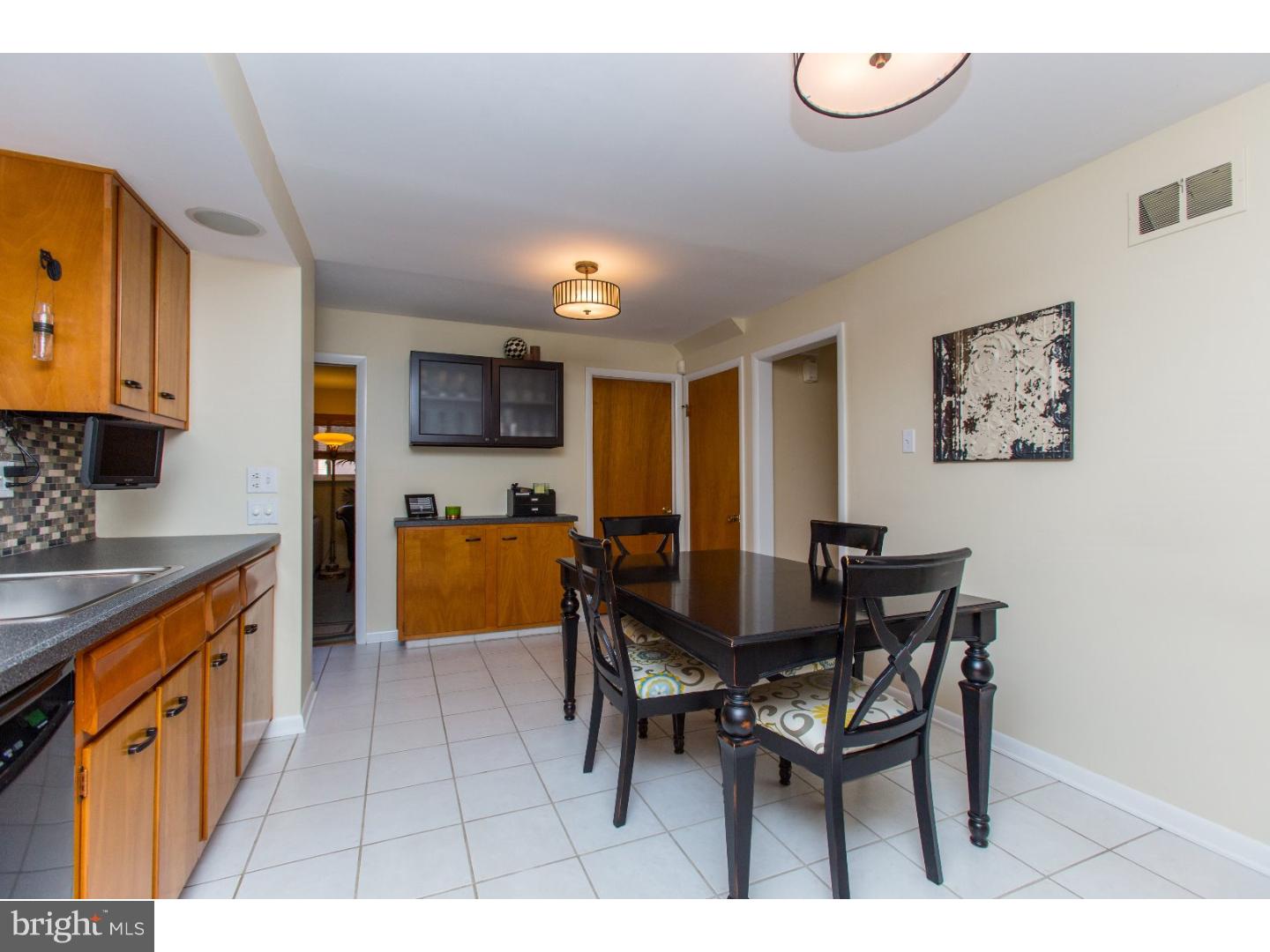 628 Barry Drive Springfield, PA 19064 - Photo 8 of 25 Kitchen