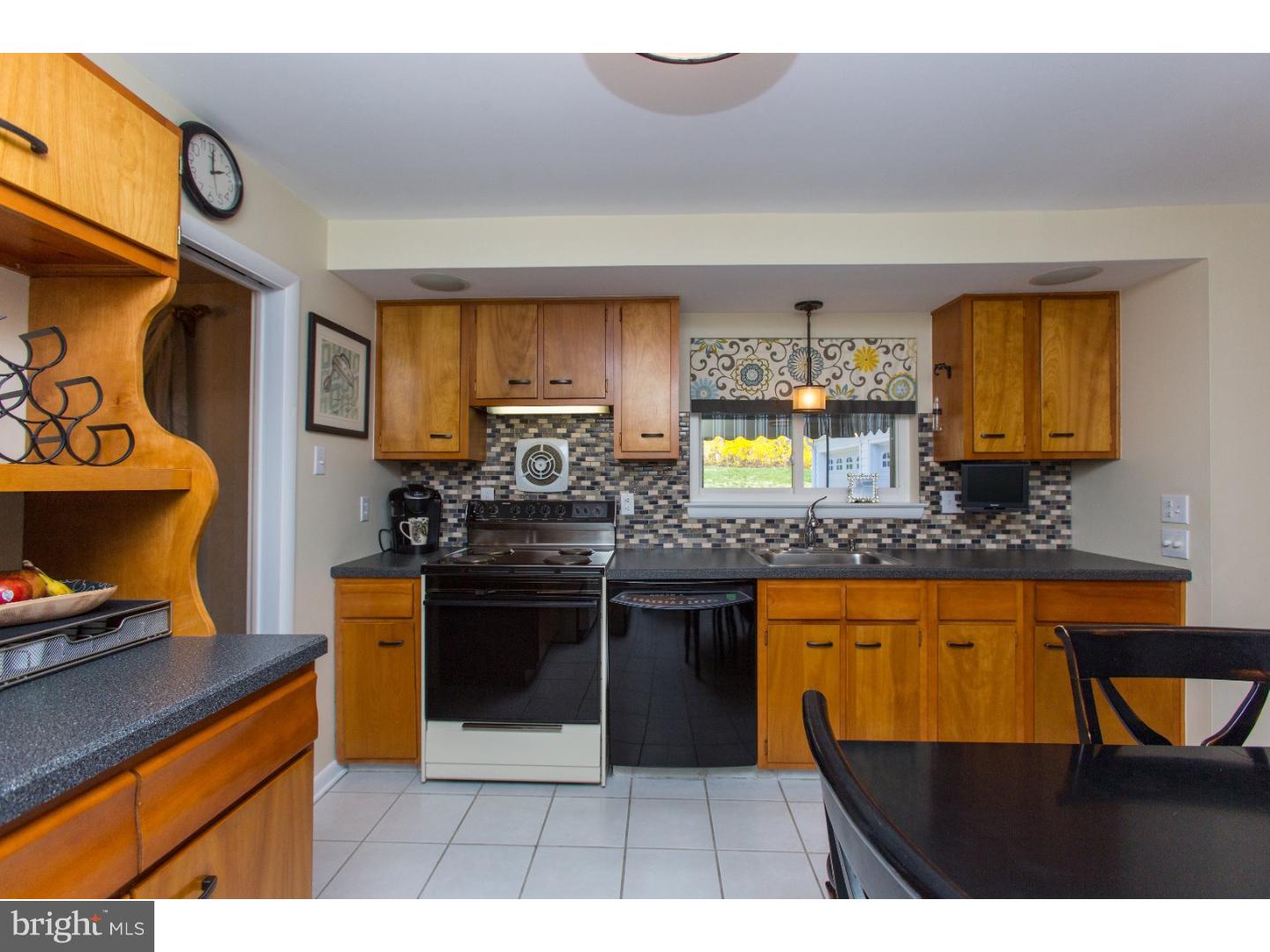628 Barry Drive Springfield, PA 19064 - Photo 9 of 25 Kitchen