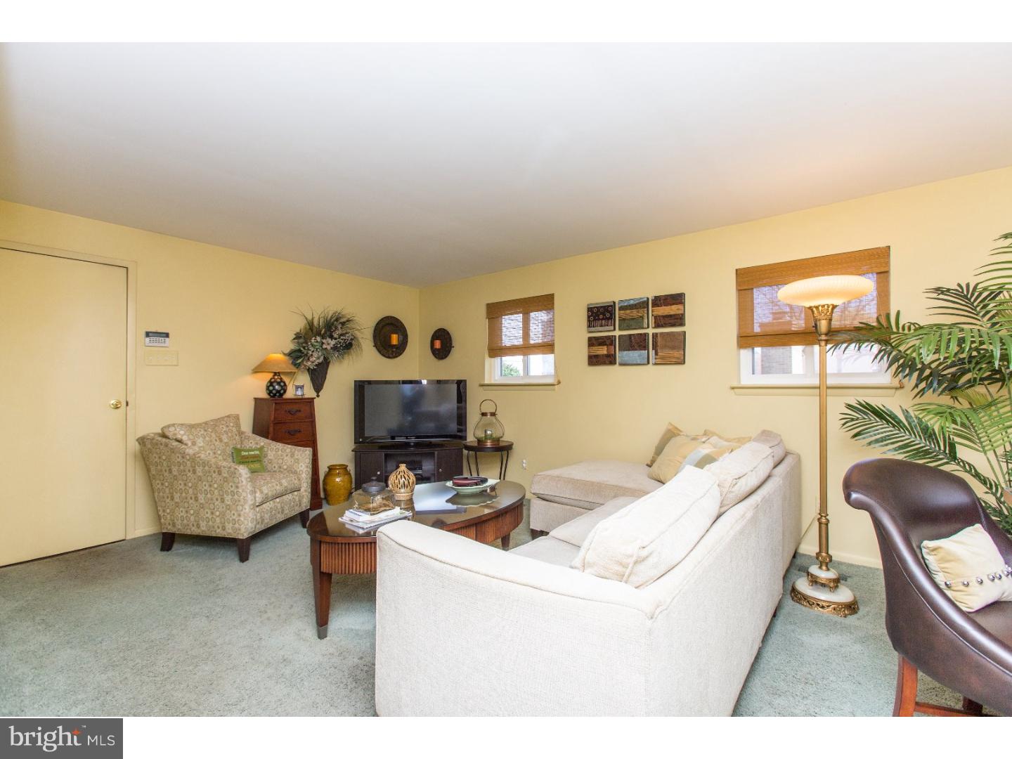 628 Barry Drive Springfield, PA 19064 - Photo 10 of 25 Family Room