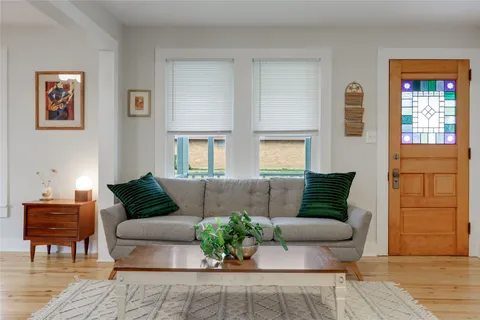 $350,000 | 707 Bishop Street, Smithville, TX 78957