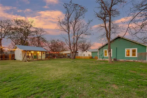 $350,000 | 707 Bishop Street, Smithville, TX 78957