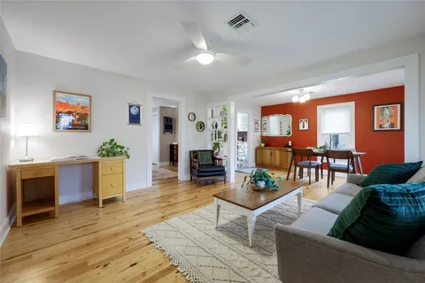 $350,000 | 707 Bishop Street, Smithville, TX 78957