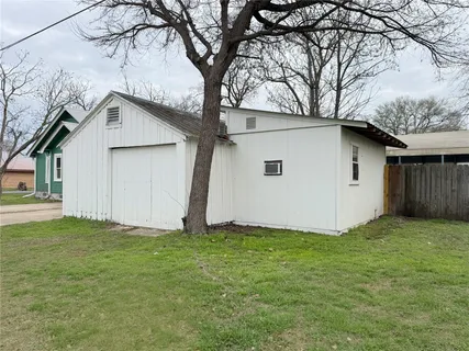$350,000 | 707 Bishop Street, Smithville, TX 78957