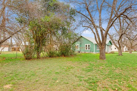 $350,000 | 707 Bishop Street, Smithville, TX 78957