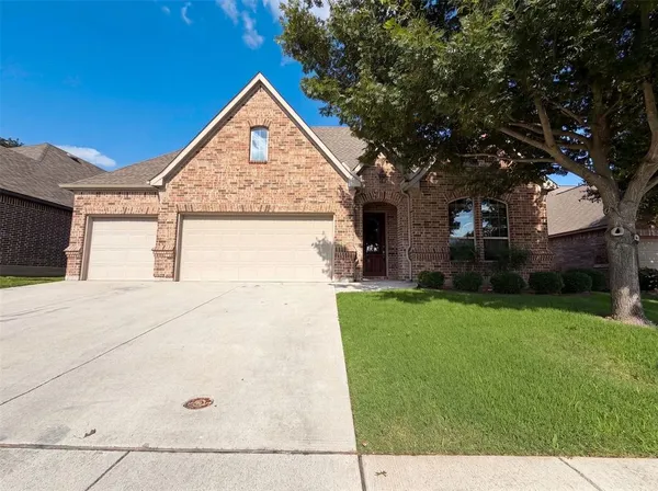 $392,000 | 3005 South College Avenue, Decatur, TX 76234