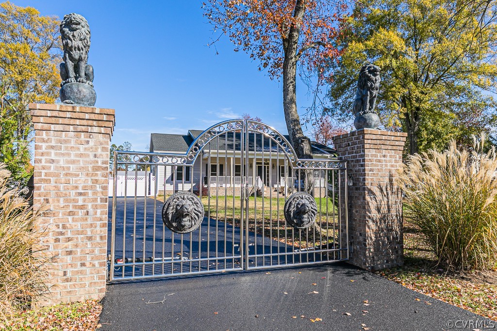 1982 Mountain Road Glen Allen, VA 23060 - Photo 3 of 49 a view of a balcony with a tree
