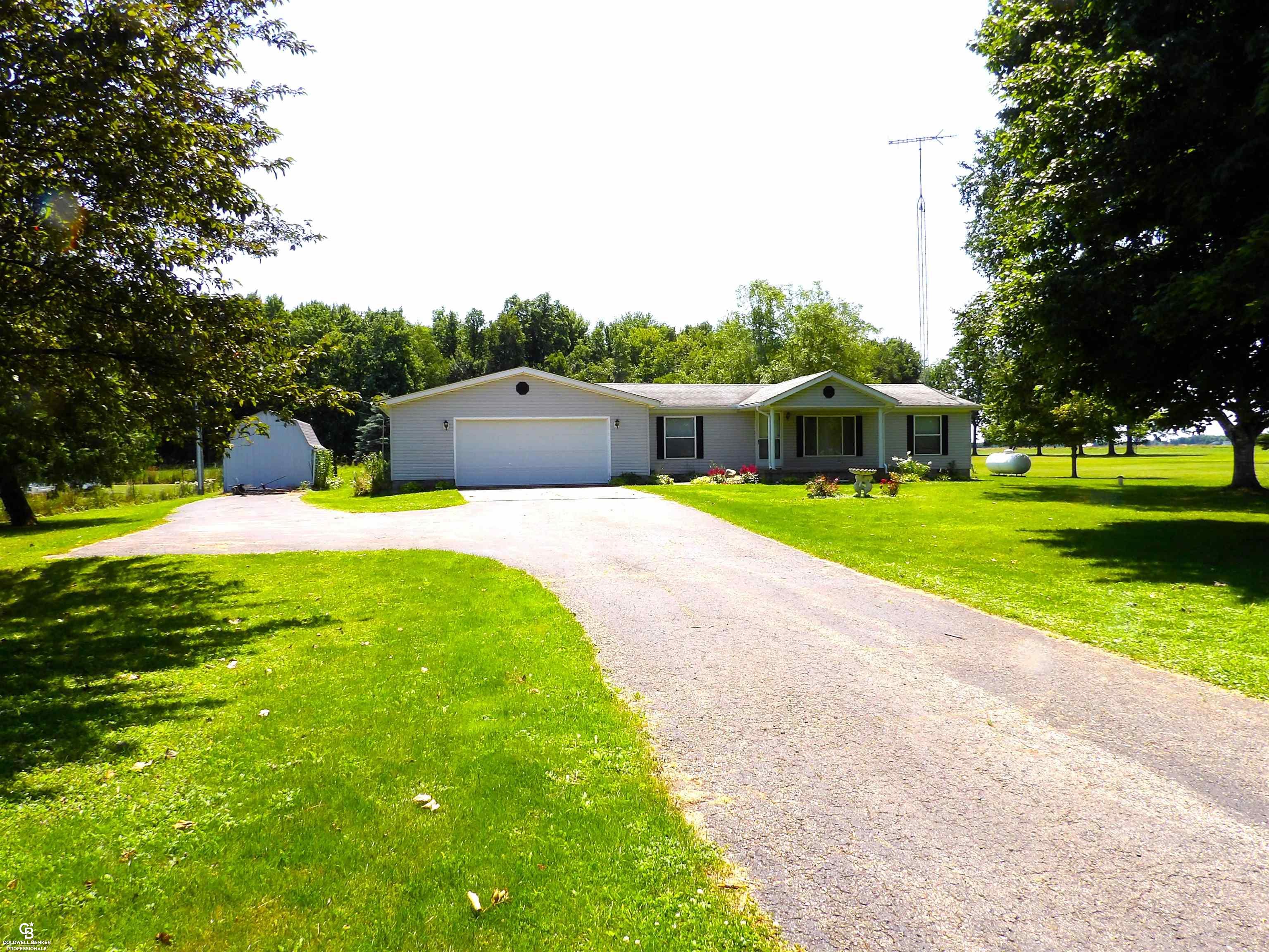 4020 Harrington Road Croswell, MI 48422 - Photo 5 of 49