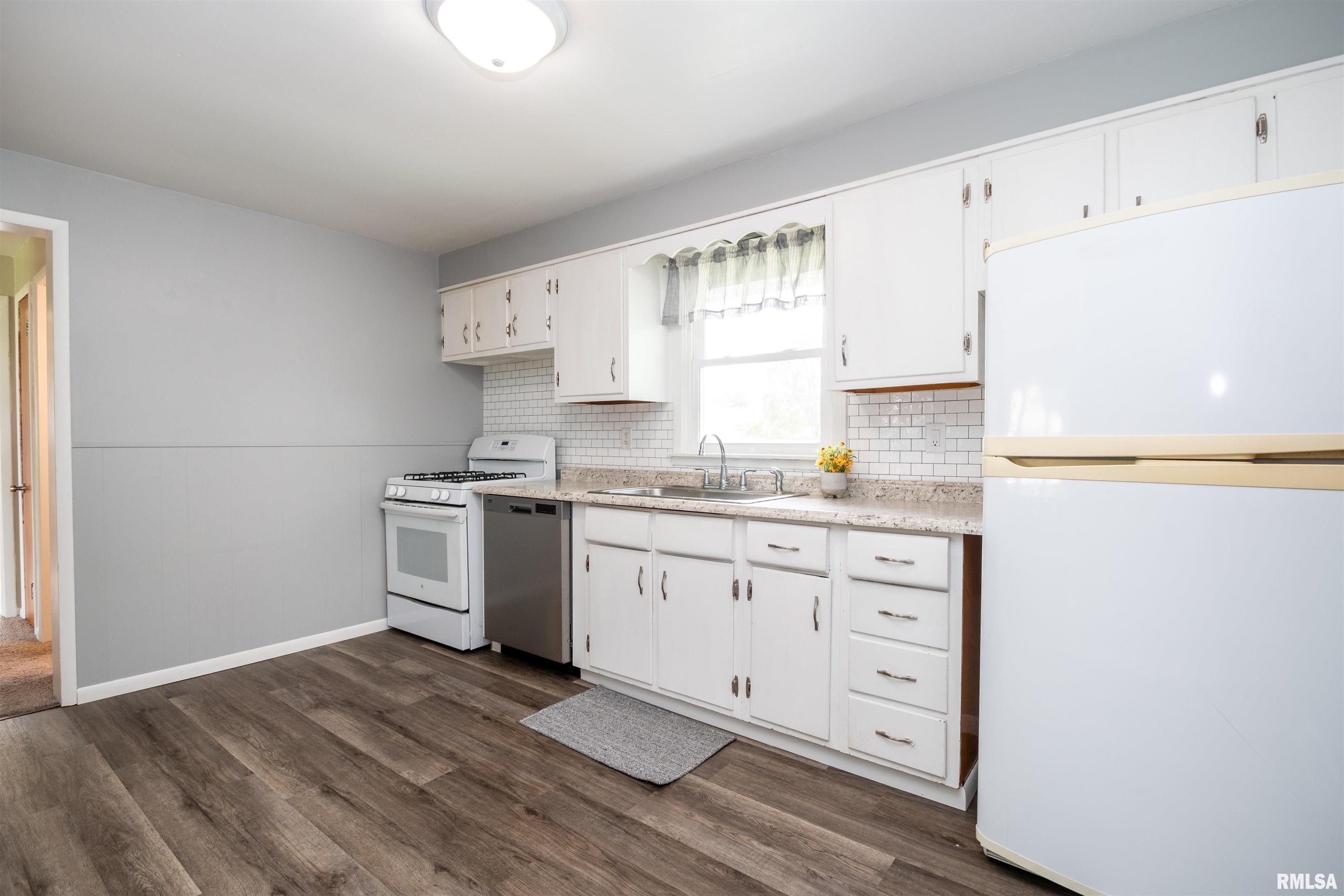 108 Duensing Lane Washington, IL 61571 - Photo 10 of 29