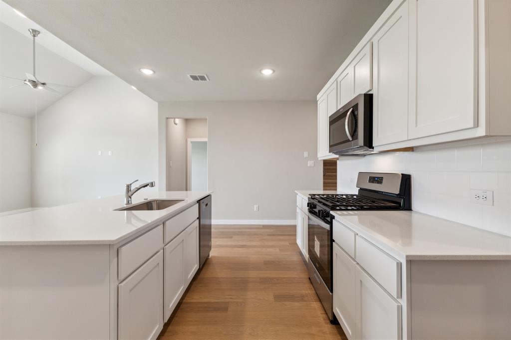 676 Poppy Lane Lavon, TX 75166 - Photo 11 of 35 Kitchen in the Masters home plan by Trophy Signature Homes – REPRESENTATIVE PHOTO