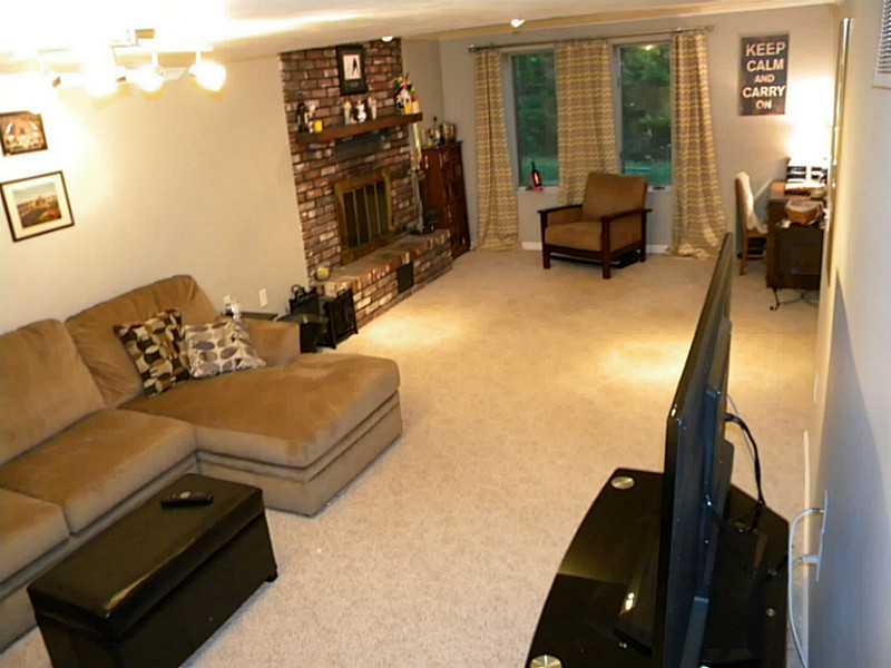 12460 Roth Drive North Huntingdon, PA 15642 - Photo 6 of 18 Family Room.