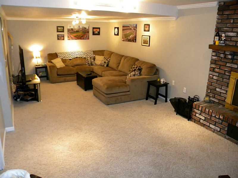 12460 Roth Drive North Huntingdon, PA 15642 - Photo 7 of 18 Family Room.