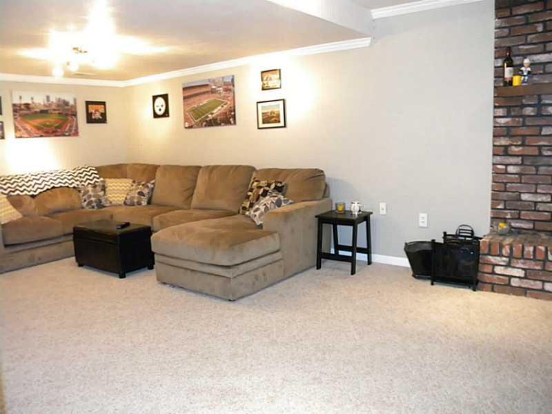 12460 Roth Drive North Huntingdon, PA 15642 - Photo 8 of 18 Family Room.