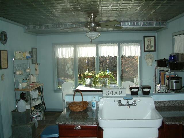697 Gravel Road Canadensis, PA 18325 - Photo 4 of 10 Breakfast Area