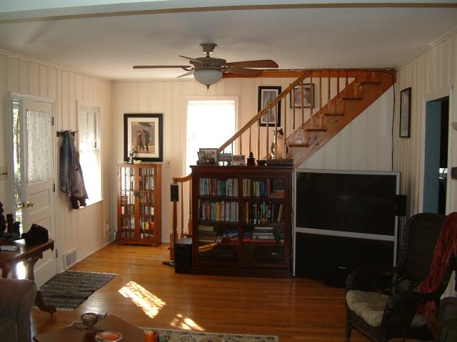 697 Gravel Road Canadensis, PA 18325 - Photo 5 of 10 Living Room