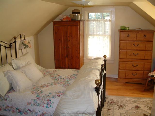 697 Gravel Road Canadensis, PA 18325 - Photo 7 of 10 Bedroom
