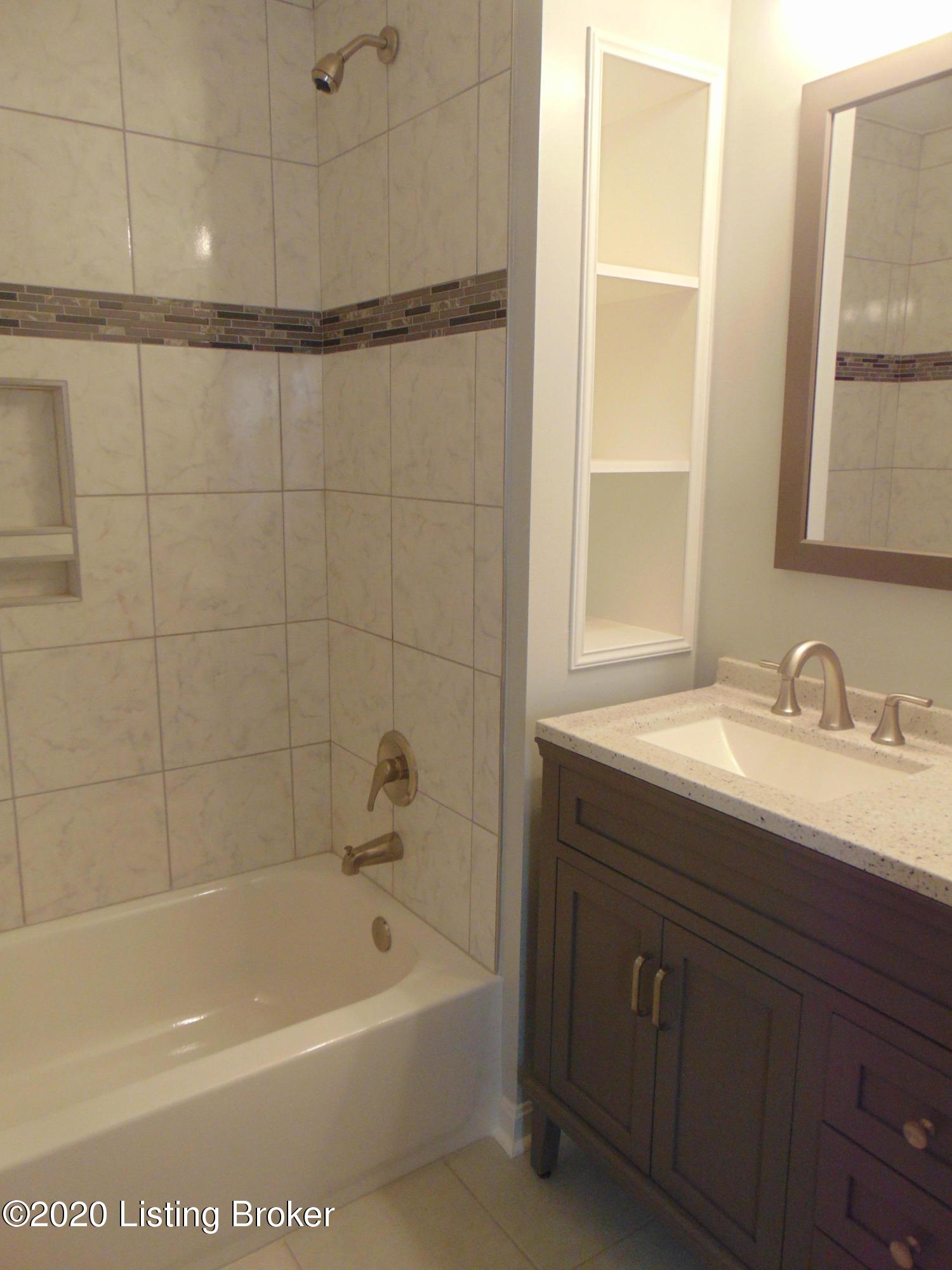 9244 Chenault Road Louisville, KY 40272 - Photo 15 of 29 DSC03554