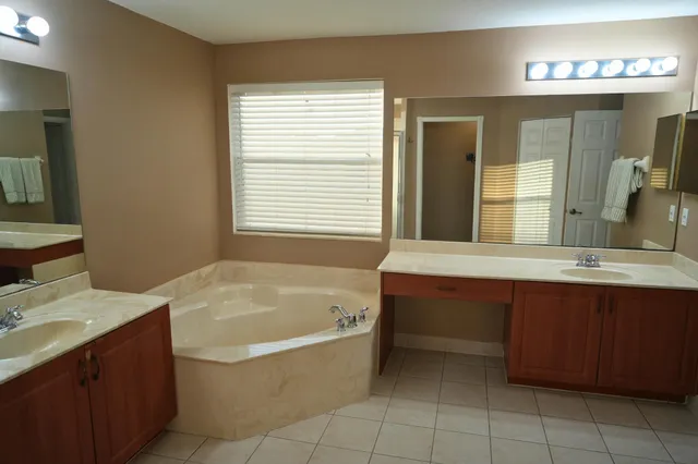 $3,200 | 2904 Southwest Venice Court, Palm City, FL 34990