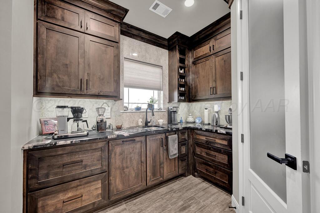 13621 Silverpointe Road Amarillo, TX 79124 - Photo 15 of 41 Butler's Pantry