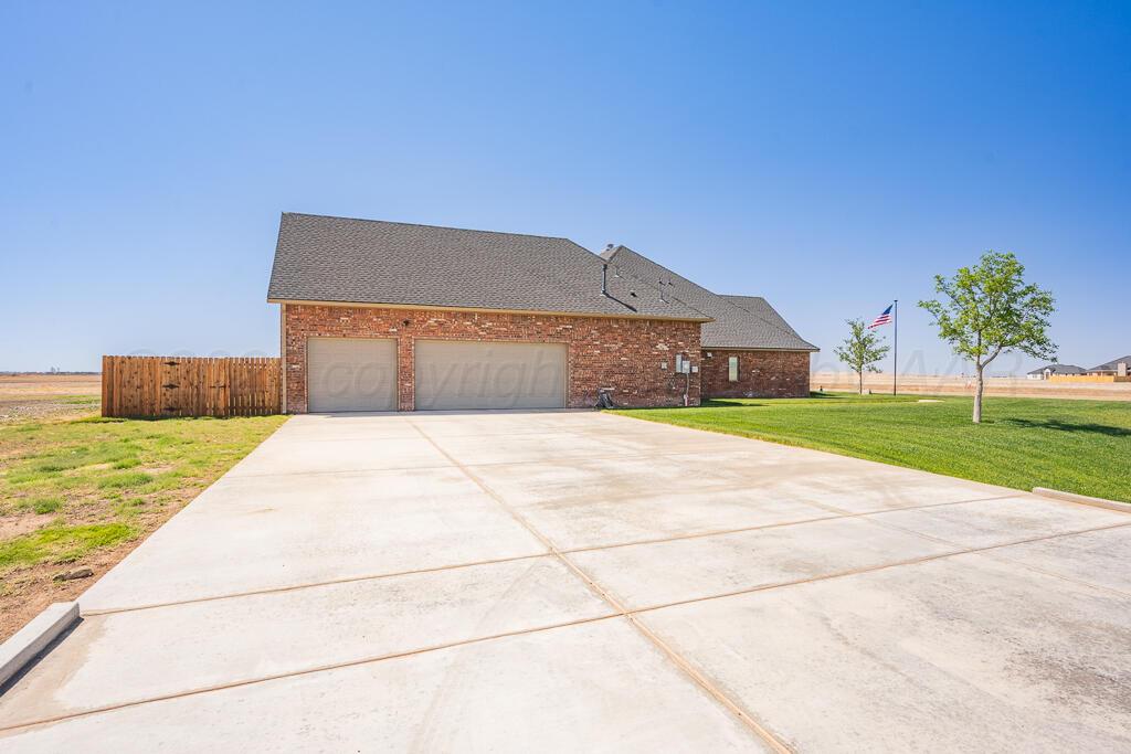 13621 Silverpointe Road Amarillo, TX 79124 - Photo 39 of 41 Garage