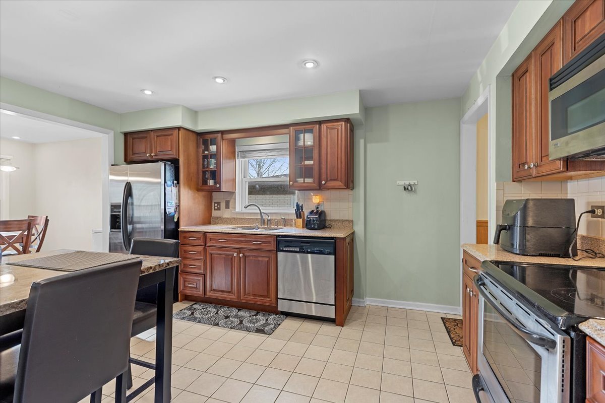 637 Long Road Wilmette, IL 60091 - Photo 3 of 16 Gallery Image 3