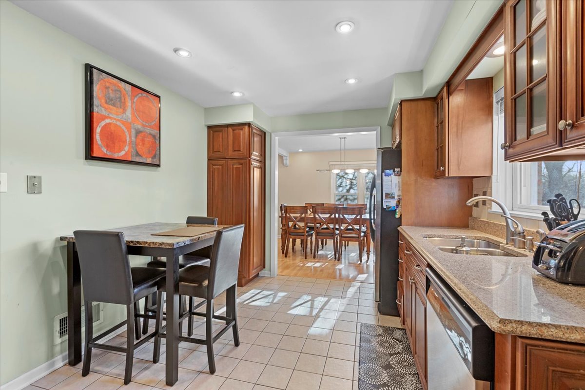 637 Long Road Wilmette, IL 60091 - Photo 4 of 16 Gallery Image 4