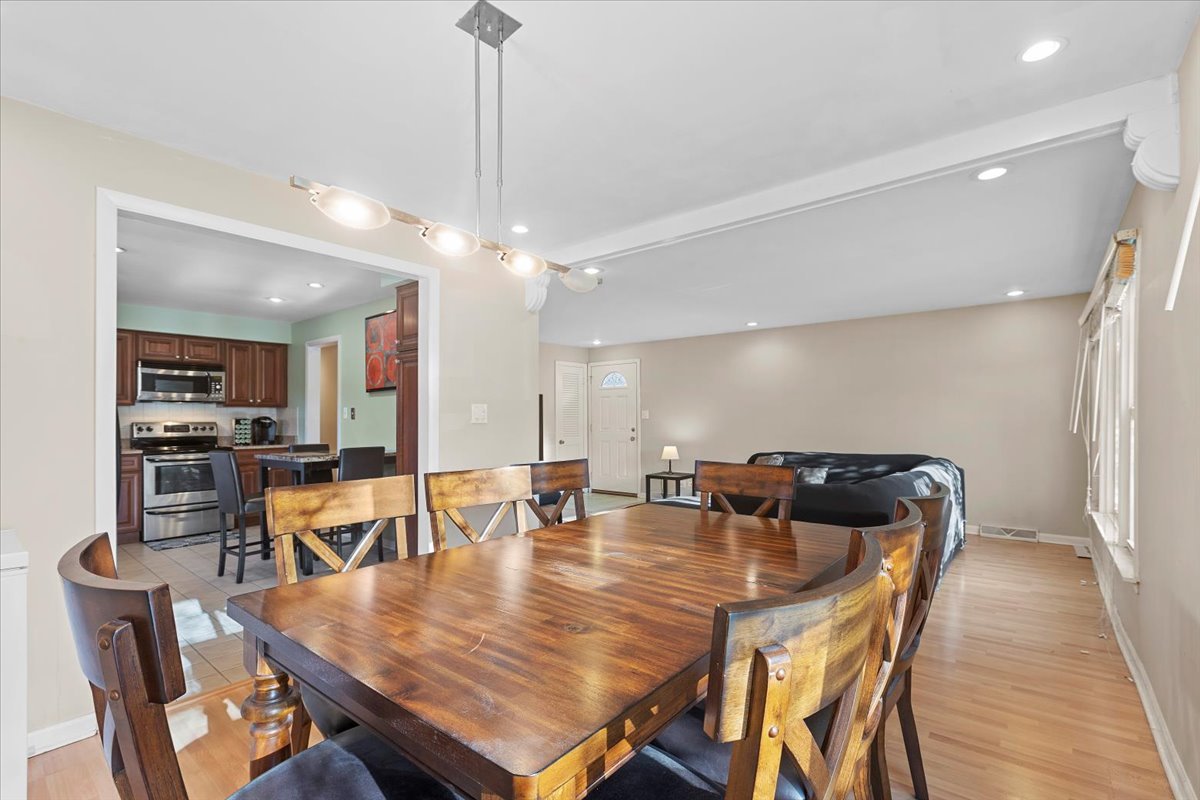 637 Long Road Wilmette, IL 60091 - Photo 7 of 16 Gallery Image 7