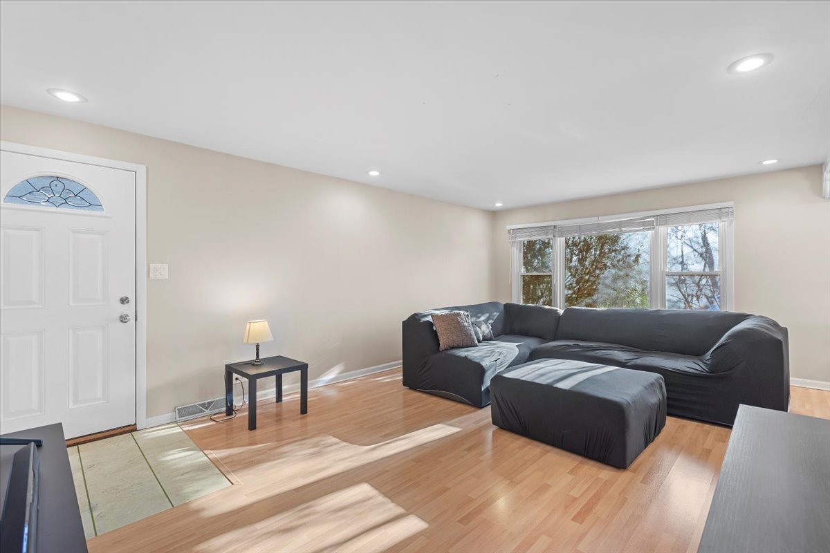 637 Long Road Wilmette, IL 60091 - Photo 8 of 16 Gallery Image 8
