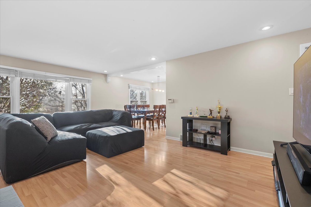 637 Long Road Wilmette, IL 60091 - Photo 9 of 16 Gallery Image 9