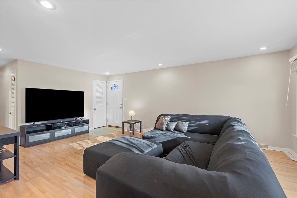 637 Long Road Wilmette, IL 60091 - Photo 10 of 16 Gallery Image 10