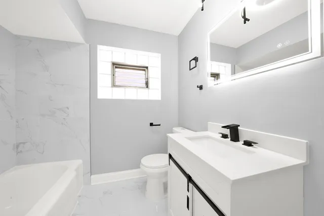 $2,000 | 7245 South Washtenaw Avenue, Unit 1, Chicago, IL 60629